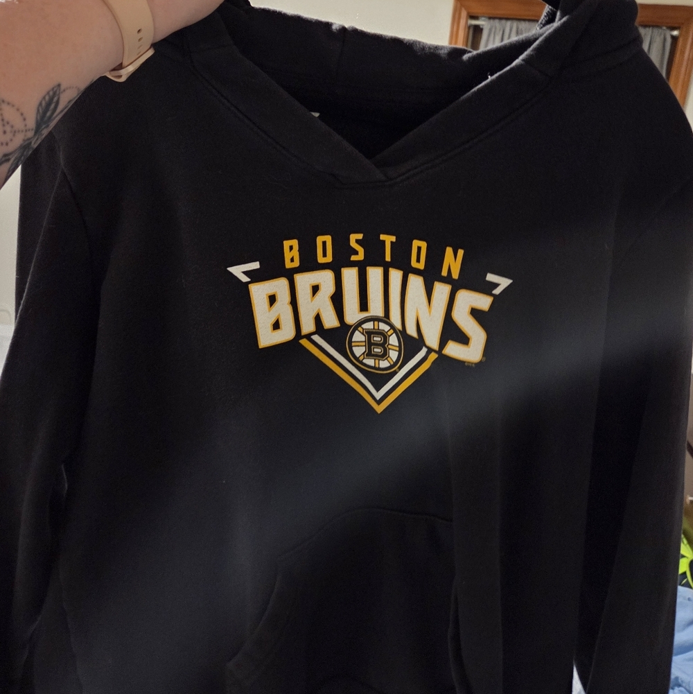 V neck boston bruins sweatshirt